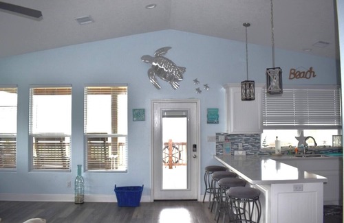 Port Bolivar House | Family-Friendly Beach Home at The Wheelhouse with Ocean View