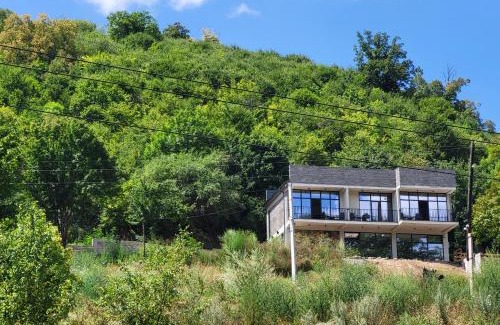Vahagnadzor Villa | The Whispering Oaks Retreat