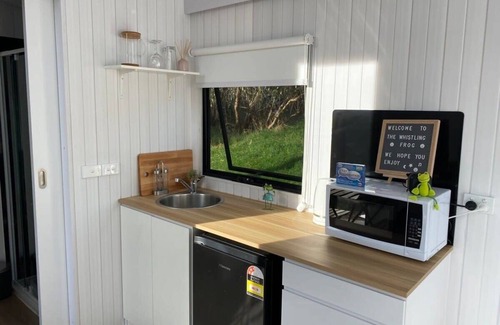 Neerim South House | Pet-Friendly Escape at The Whistling Frog Suites