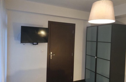Kvartal Noviya Grad Apartment | Pet-Friendly Stay at The White Apartment for Ski Lovers