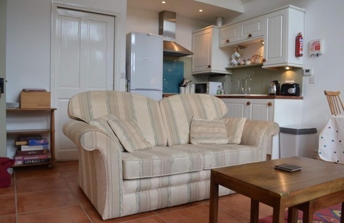 Hilton House | Discover THE WHITE BARN: Pool, Breakfast & Village Charm