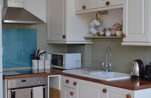 Hilton House | Discover THE WHITE BARN: Pool, Breakfast & Village Charm