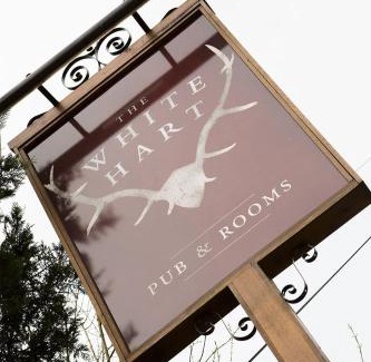 Giddeahall Hotel | Welcoming Stay at The White Hart Ford with Hot Tub Access