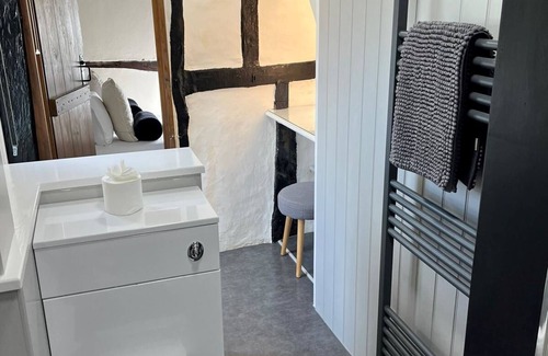 Newenden Hotel | Exceptional Stay at The White Hart with Pool & Restaurant