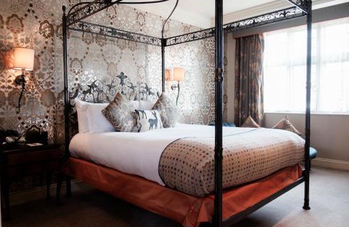Hampton Wick Hotel | Discover The White Hart Hotel: Pet-Friendly & Family-Oriented