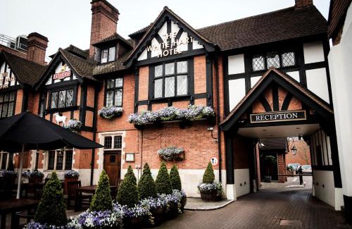 Hampton Wick Hotel | Discover The White Hart Hotel: Pet-Friendly & Family-Oriented