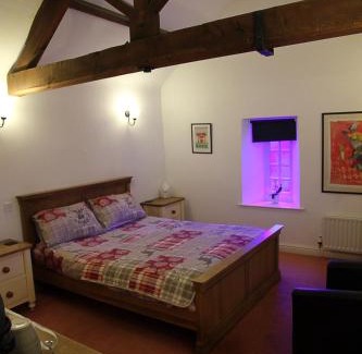 Sherington Hotel | Pet-Friendly Stay at The White Hart with Top Amenities