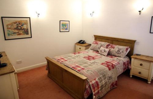 Sherington Hotel | Pet-Friendly Stay at The White Hart with Top Amenities