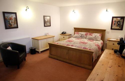 Sherington Hotel | Pet-Friendly Stay at The White Hart with Top Amenities