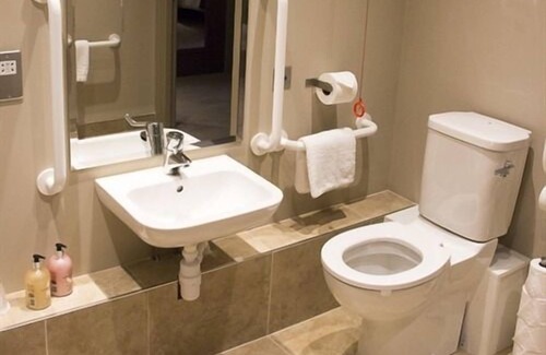 Swindon Hotel | Discover The White Hart: Guests Love Our Family-Friendly Stay
