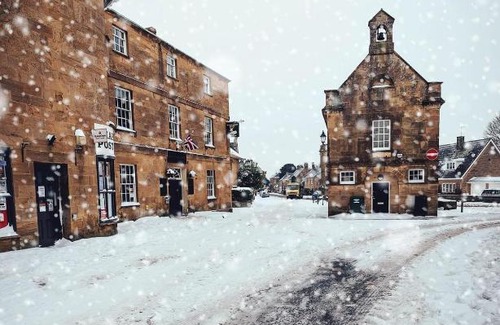 Martock Hotel | Discover The White Hart Hotel: Pet-Friendly & Family-Oriented