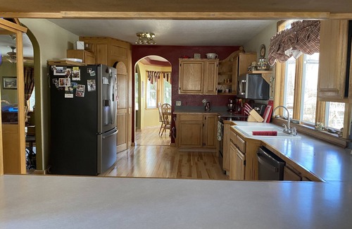 Klamath Falls House | Explore The White Haven: Relaxing Yard & Pet-Friendly Space