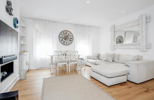 Abingdon Apartment | Elegant Retreat Steps from Kensington High Street