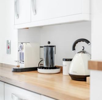 Abingdon Apartment | Elegant Retreat Steps from Kensington High Street