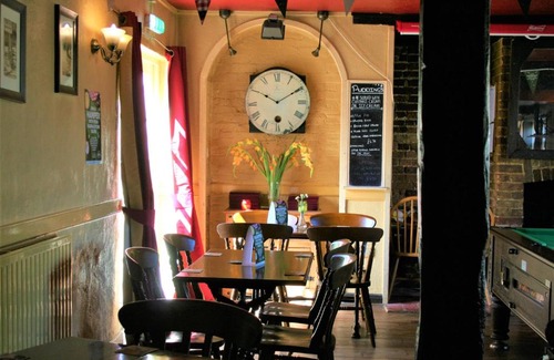Beyton Hotel | Discover The White Horse: Kid-Friendly Getaway with Breakfast