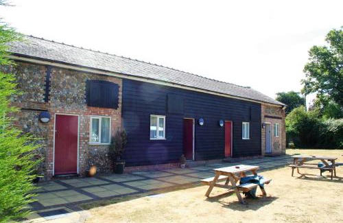 Beyton Hotel | Discover The White Horse: Kid-Friendly Getaway with Breakfast