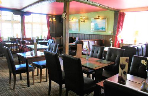 Beyton Hotel | Discover The White Horse: Kid-Friendly Getaway with Breakfast