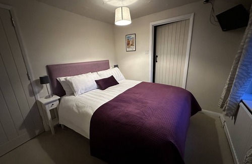 Pulverbatch Bed & Breakfast | Top-Rated Dining and Family Fun at The White Horse Inn