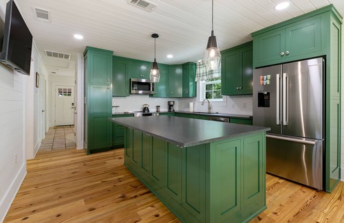 Covington House | Explore The White House at HH: Rated 10/10, Family-Friendly!