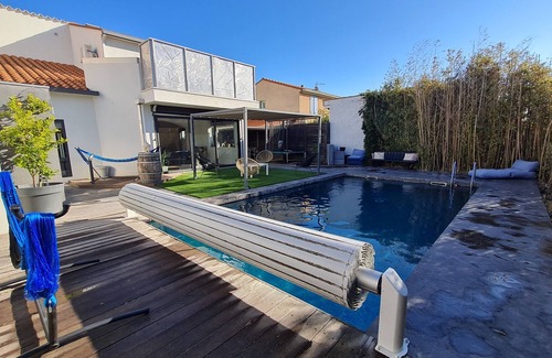 Claira Villa | Discover The White House: Family-Friendly with Pool & Hot Tub