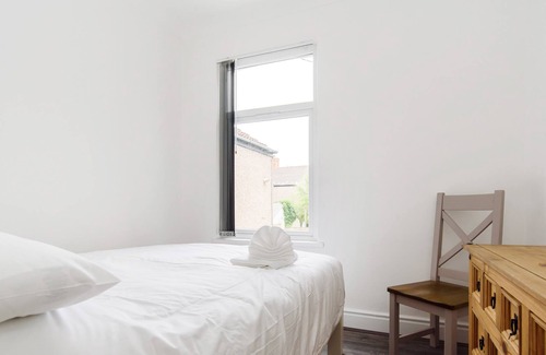 Newport House | Cozy Stay at The White House with Breakfast & Family Fun