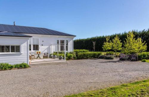 Dyerville House | Indulge in Holiday Homes with Hot Tubs in Martinborough