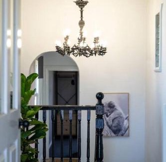 Molong House | Family-Friendly Stay at The White House Molong