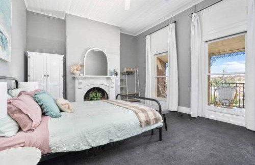 Molong House | Family-Friendly Stay at The White House Molong