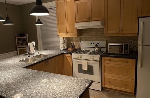 New Tecumseth Cottage | Discover The White House on the Hill - Family-Friendly Retreat