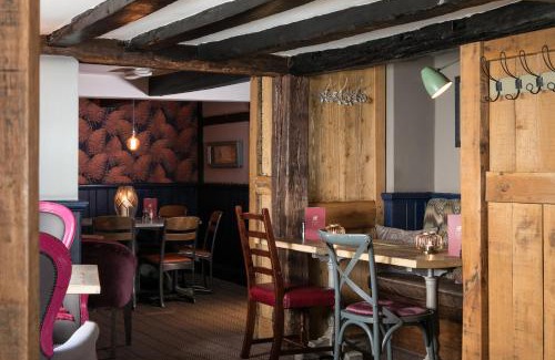 Tenterden Hotel | Pet-Friendly Retreat at The White Lion with Breakfast Included