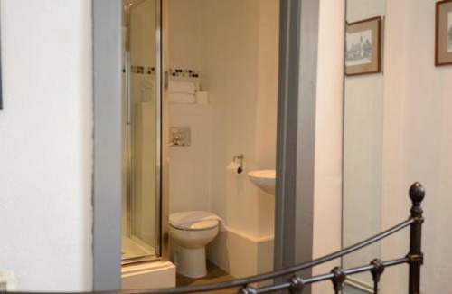 Hampton-in-Arden Hotel | Cozy Stay at The White Lion Inn with Pet-Friendly Perks