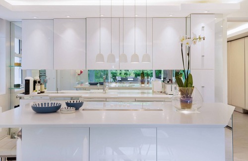 Frognal and Fitzjohns Apartment | Exceptional The White Peace Garden - Family-Friendly Retreat