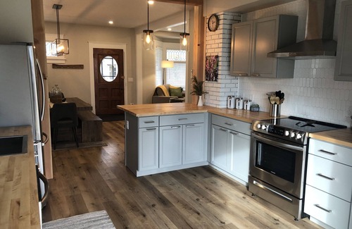 Riverfront House | Guest Rated 10/10: The White Picket Fence, Downtown Stay