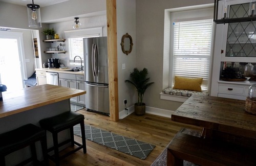 Riverfront House | Guest Rated 10/10: The White Picket Fence, Downtown Stay
