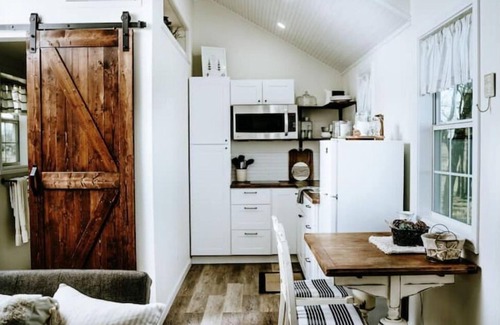 Dublin House | Guest Rated: The White Pine Cottage at Clay House