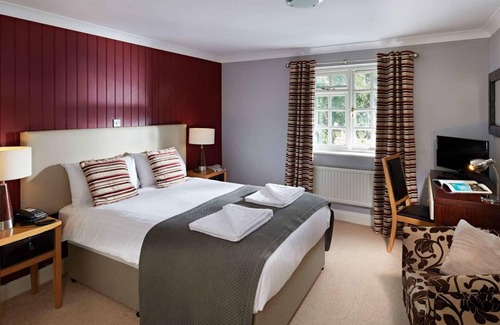 Arundel Hotel | Discover The White Swan: Family-Friendly with Breakfast & Dining