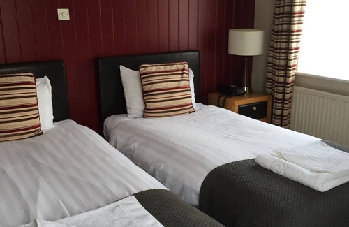 Arundel Hotel | Discover The White Swan: Family-Friendly with Breakfast & Dining