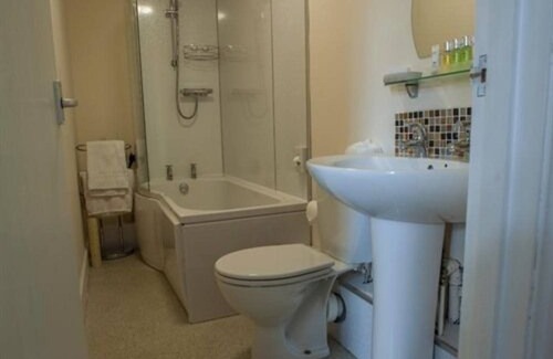 Lowick Bed & Breakfast | Elegant Stay at The White Swan Inn - Rated 9.4/10