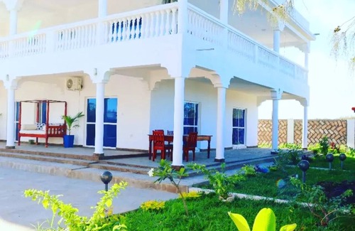 Watamu Villa | Discover The White Villa Watamu: Oceanfront Oasis Awaits