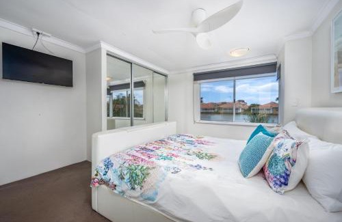 South Yunderup Villa | Family-Friendly Retreat at The Whitehouse - South Yunderup