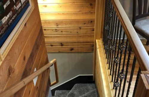 Weaverville Hotel | Welcoming Whitmore Inn: Ideal for Accessible Stays