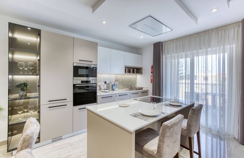 St. Andrew's Apartment | Central Location for Groups with Family-Friendly Amenities