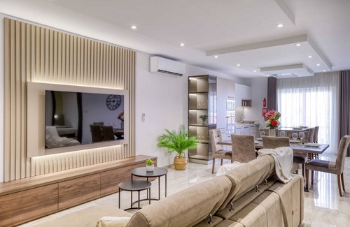 St. Andrew's Apartment | Central Location for Groups with Family-Friendly Amenities