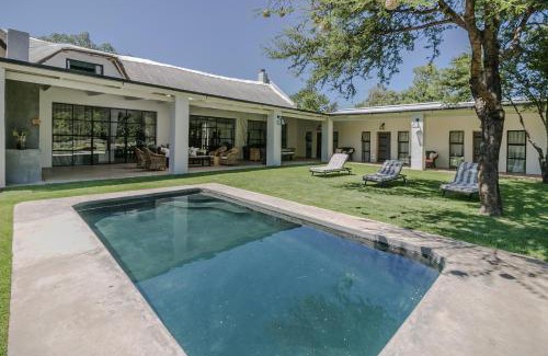 Graaff-Reinet Bed & Breakfast | Discover The Whyte House: 4-Star Stay with Pool & Breakfast
