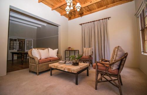 Graaff-Reinet Bed & Breakfast | Discover The Whyte House: 4-Star Stay with Pool & Breakfast