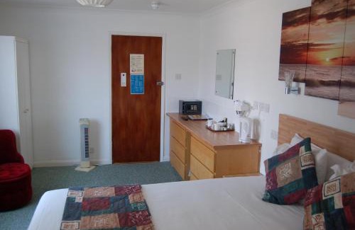 Sandown House | Experience The Wight: Pet-Friendly Retreat with Ocean Views