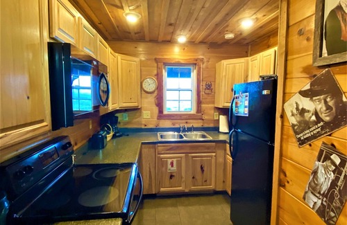 Mena Cabin | Discover the Wild West: 10/10 Rated Family Getaway
