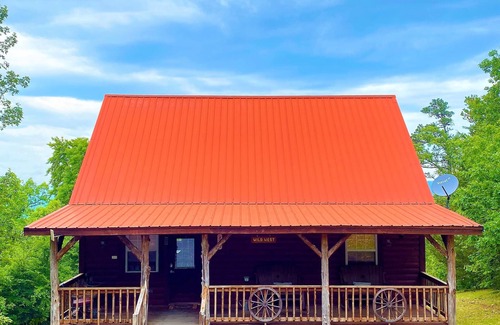 Mena Cabin | Discover the Wild West: 10/10 Rated Family Getaway