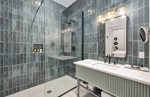 Cullman Hotel | Explore The Wilderness Suite in Heart of Cullman, AL