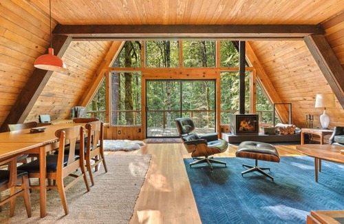 Rhododendron House | Family-Friendly Retreat: The Wildhood Cabin at Mt Hood